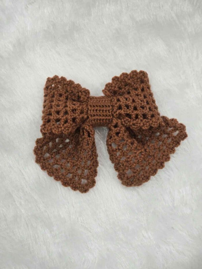 Vintage-Inspired Crochet Bow Clutcher Hairband