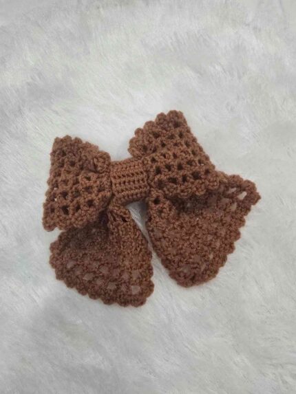 Vintage-Inspired Crochet Bow Clutcher Hairband