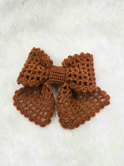 Vintage-Inspired Crochet Bow Clutcher Hairband